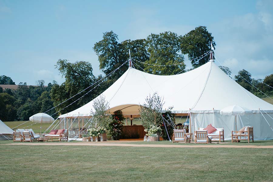 Summer Outside: Furnishing Perfect Alfresco Weddings and Events